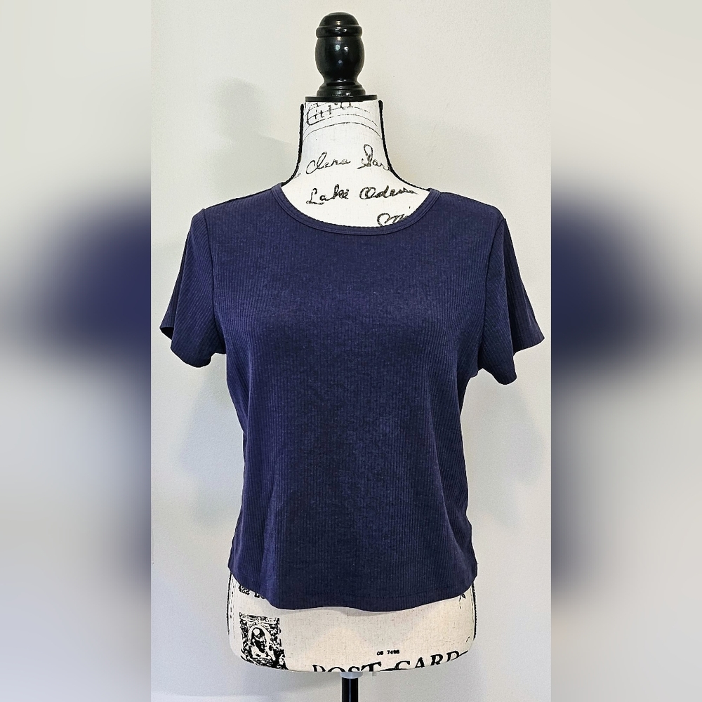 Old Navy cropped ribbed navy tee - size Large